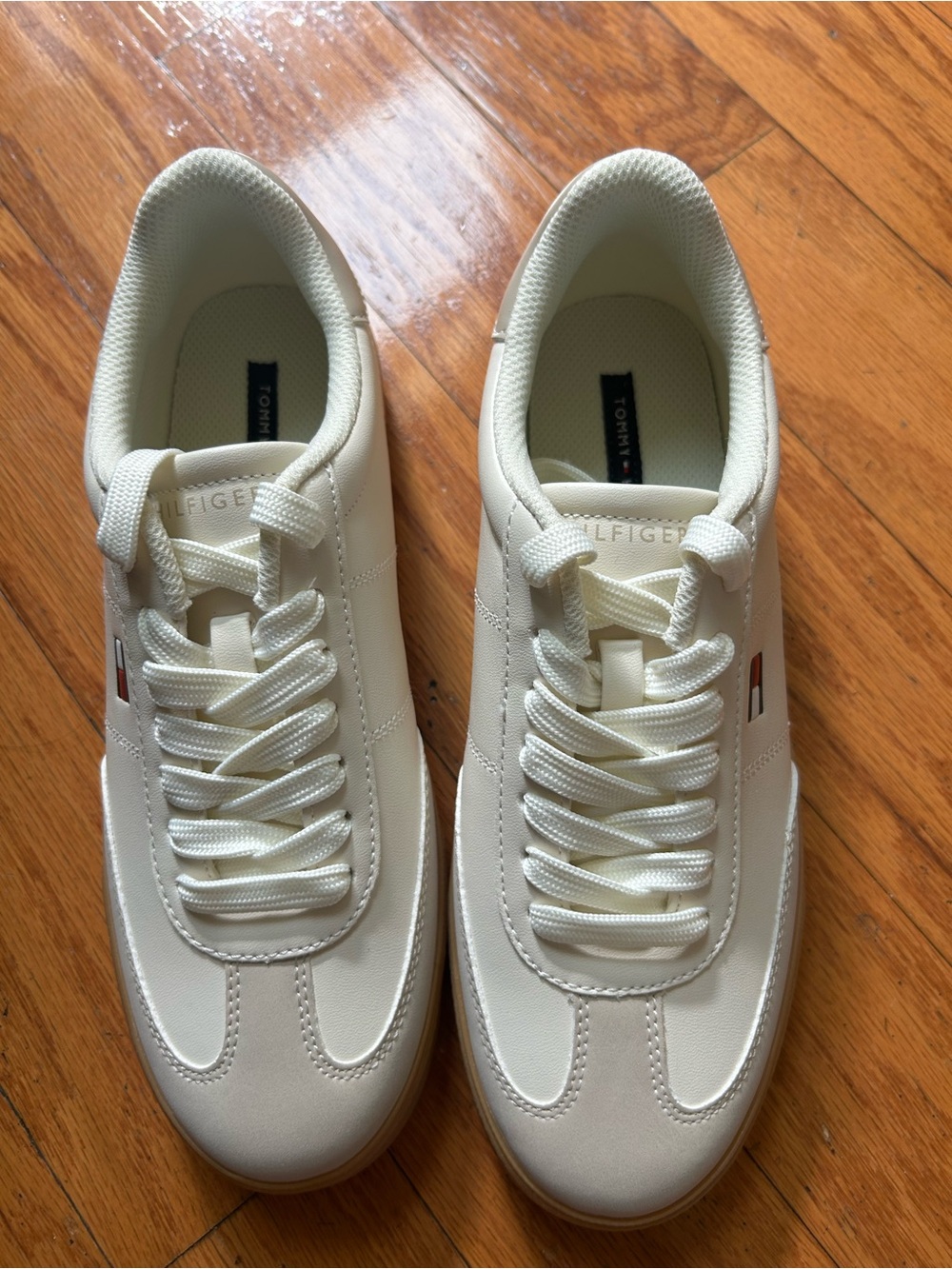 Brand new Tommy Hilfiger Women Sneakers size 8